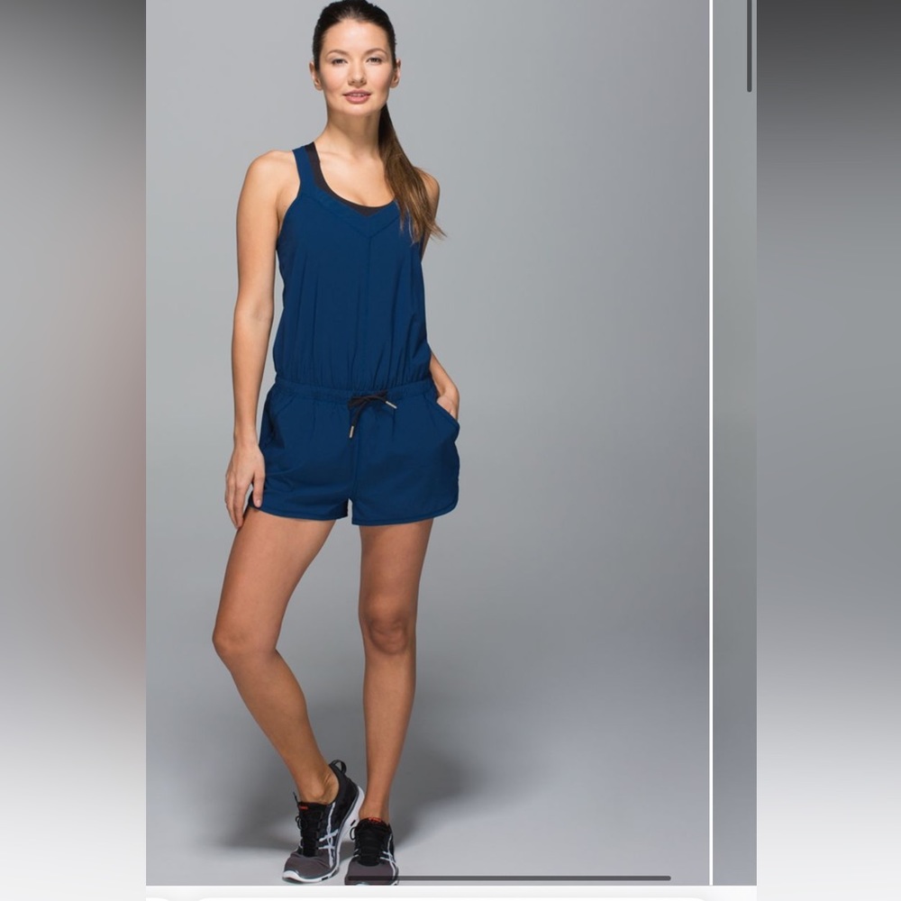 Lululemon Be Free Runsie
Poseidon size 8/10 medium.